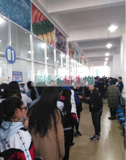 西昌現代職業(yè)技術學校食堂改革初見成效 學生就餐滿意度高