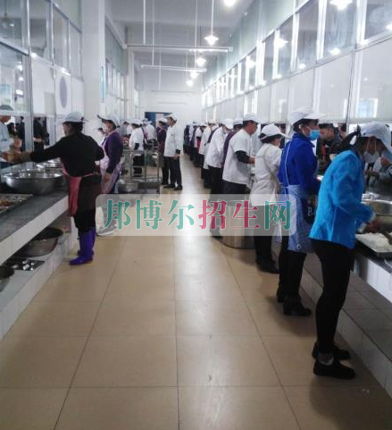 西昌現代職業(yè)技術學校食堂改革初見成效 學生就餐滿意度高