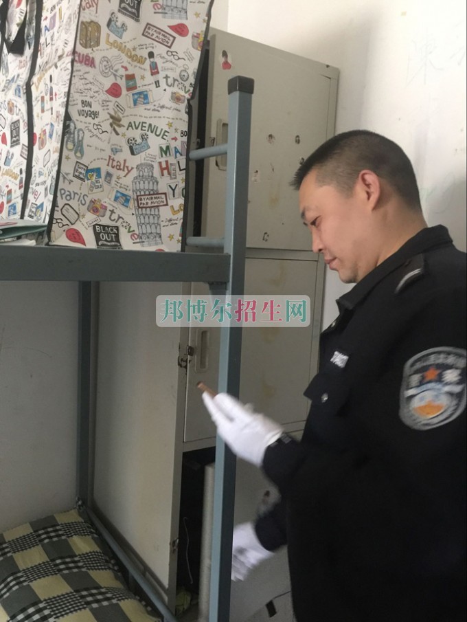 四川省簡陽市高級職業(yè)中學(xué)2017年春季管制刀具收繳