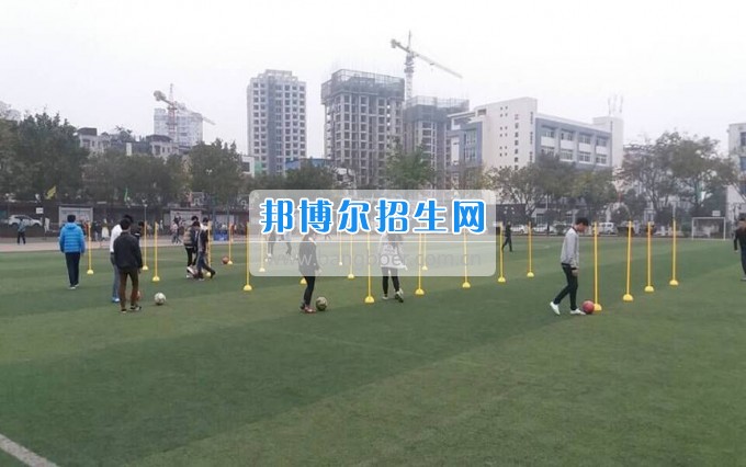 四川省江安縣職業(yè)技術(shù)學(xué)校周末大課堂，留守學(xué)生溫馨家園