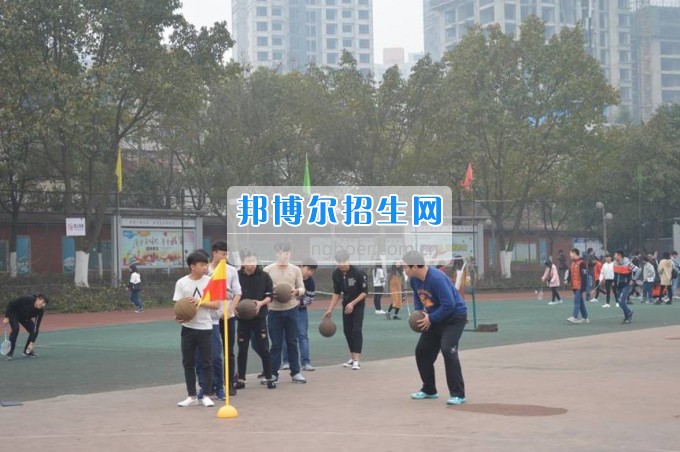 四川省江安縣職業(yè)技術(shù)學(xué)校周末大課堂，留守學(xué)生溫馨家園