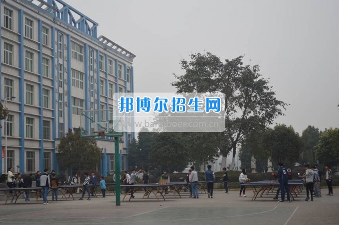 四川省江安縣職業(yè)技術(shù)學(xué)校周末大課堂，留守學(xué)生溫馨家園