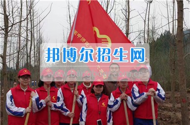 閬中師范學校“大規(guī)模綠化全川多彩通道建設閬中行動” 