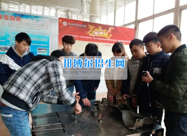 眉山科學(xué)技術(shù)學(xué)校組織汽修專業(yè)學(xué)生進(jìn)行崗前培訓(xùn)