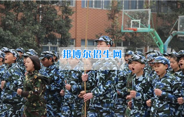 眉山科學(xué)技術(shù)學(xué)校2017春季新生軍訓(xùn)結(jié)業(yè)典禮圓滿(mǎn)結(jié)束