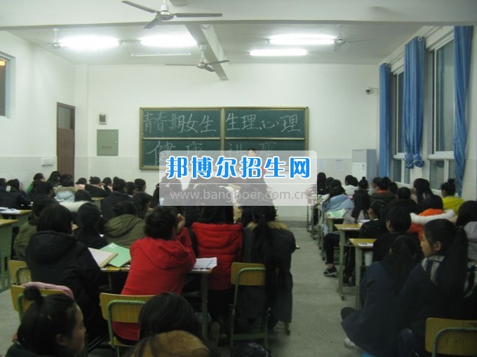 眉山電子職業(yè)技術學校17春女生生理、心理健康講座