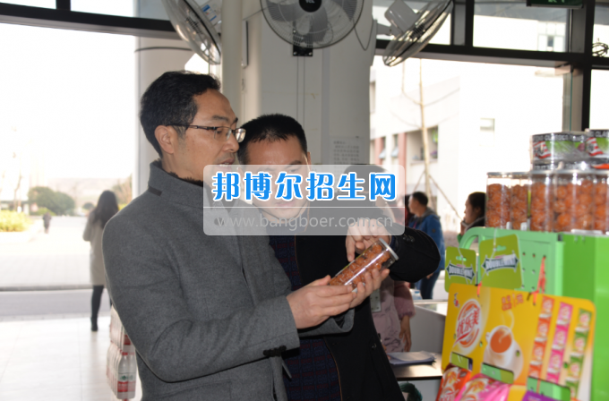 川南幼兒師范高等?？茖W校領導率隊檢查開學準備工作