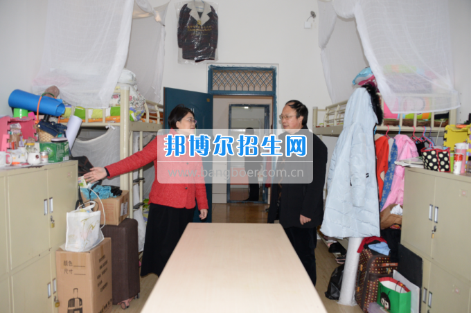 內(nèi)江市教育局檢查川南幼兒師范高等?？茖W(xué)校春季開學(xué)工作