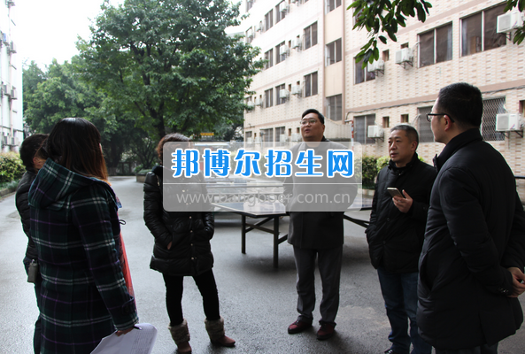 重慶航天職業(yè)技術(shù)學(xué)院安委會(huì)組織開展新學(xué)期開學(xué)前安全檢查