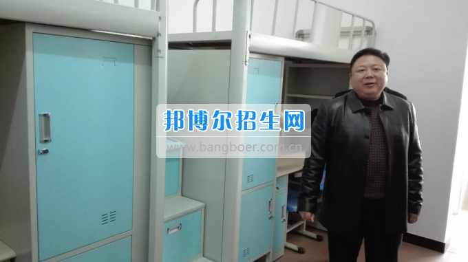 川北幼兒師范高等?？茖W(xué)校張廷鑫校長帶隊(duì)考察學(xué)生公寓設(shè)備