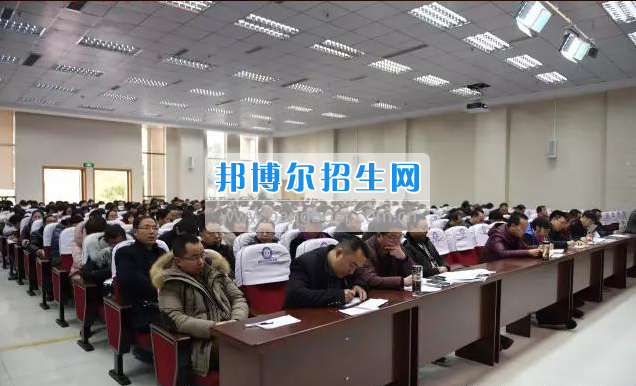 成都石化工業(yè)學(xué)校創(chuàng)新發(fā)展 協(xié)調(diào)發(fā)展 開放發(fā)展