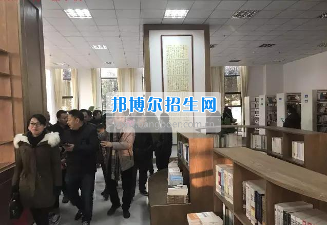 成都石化工業(yè)學(xué)校集體見(jiàn)證整合成效，凝心聚力攜手奮進(jìn)
