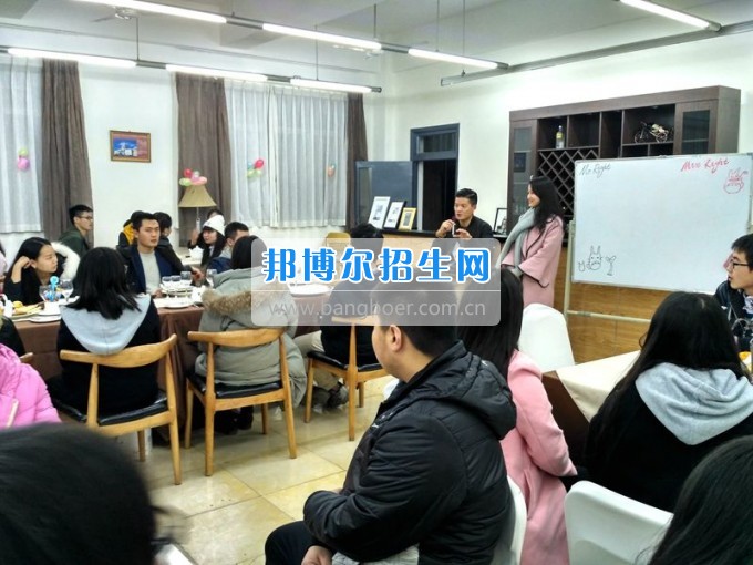 四川托普計算機職業(yè)學(xué)校外國語系成功舉辦2017新年英語沙龍活動