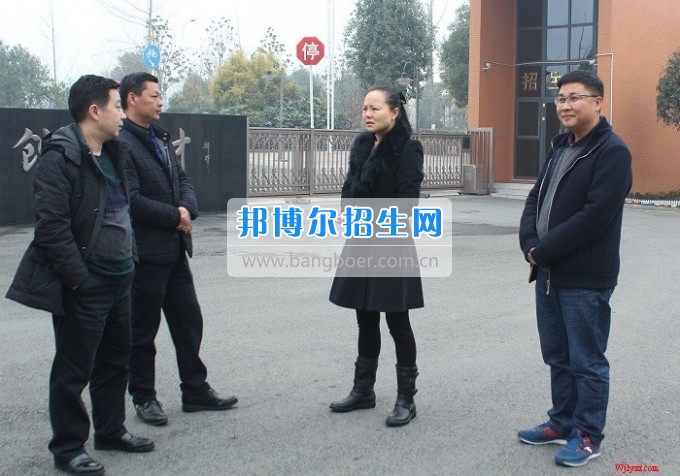 成都市教育局高職處范靜嫻老師來成都市溫江區(qū)燎原職業(yè)技術(shù)學校參觀指導工作