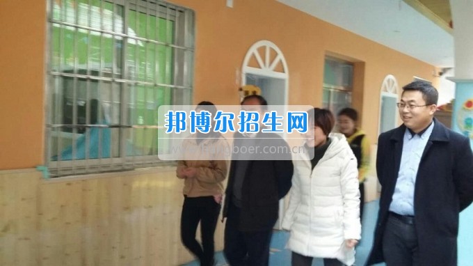 南充師范學(xué)校蔡禮儒校長(zhǎng)赴高坪、嘉陵參加實(shí)習(xí)就業(yè)基地掛牌并看望實(shí)習(xí)生