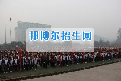 樂山市旅游學(xué)校開展三月春風(fēng)拂樂旅 雷鋒精神暖人心