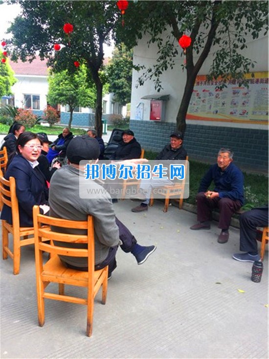 成都指南針學校黨支部深入敬老院開展“黨員義工”服務(wù)活動