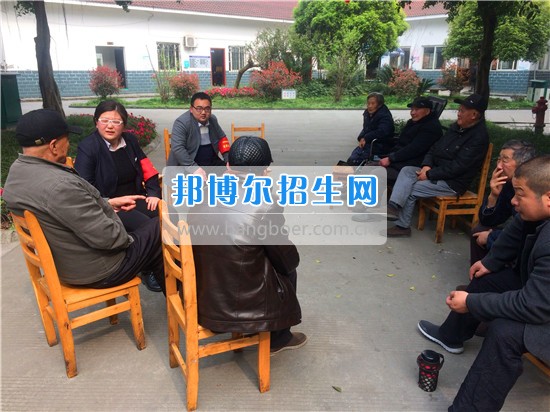 成都指南針學校黨支部深入敬老院開展“黨員義工”服務(wù)活動