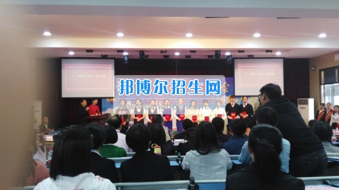 成都汽車(chē)職業(yè)技術(shù)學(xué)校首次參加導(dǎo)游技能大賽獲得團(tuán)體二等獎(jiǎng)