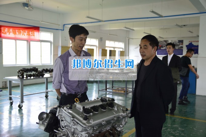 團市委領(lǐng)導(dǎo)來四川汽車職業(yè)技術(shù)學(xué)院調(diào)研工作