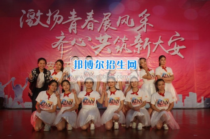 自貢市旅游職業(yè)高級中學參加大安區(qū)“五.四青年節(jié)”紀念活動