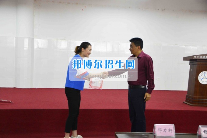 四川汽車職業(yè)技術學院舉行青年教師“情懷與擔當”演講比賽