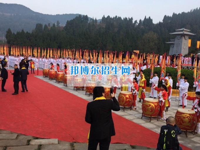 綿陽市服裝職業(yè)技術學校助興海峽兩岸嫘祖祭祀大典