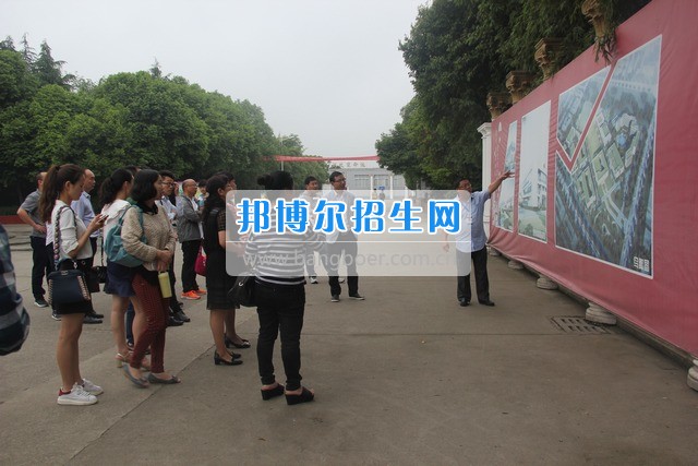 全國(guó)“眾師行”學(xué)員到汽車(chē)職校參觀考察