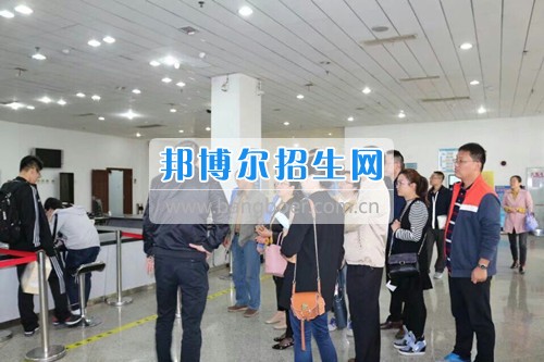 四川省商業(yè)服務(wù)學(xué)校財務(wù)科到西南交大犀浦校區(qū)參觀學(xué)習(xí)