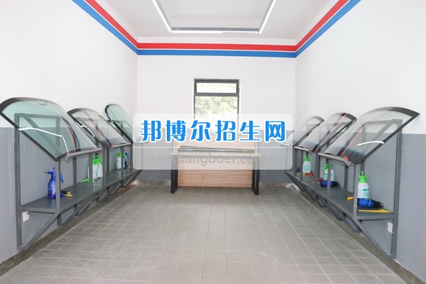 高考容易就業(yè)難，掌握技術(shù)是王道