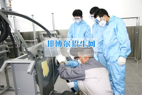 高考后選萬通，職業(yè)生涯更暢通