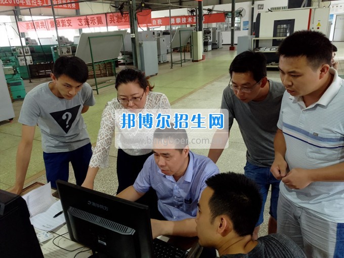 新加坡專(zhuān)家到四川航天高級(jí)技工學(xué)校開(kāi)展精密工程專(zhuān)業(yè)師資培訓(xùn)