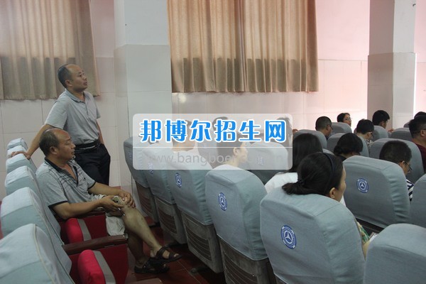 成都汽車職業(yè)技術(shù)學(xué)校舉行“三屆二次”教代會(huì)