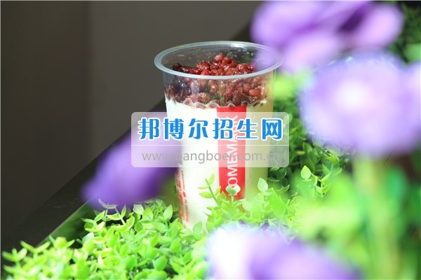 成都希望航空職業(yè)學(xué)校美味冷飲大曝光！據(jù)說(shuō)，正數(shù)第三的是同學(xué)們最喜愛(ài)的冷飲！