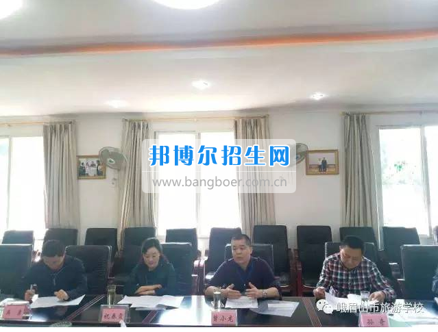 民盟樂山市委就峨眉山市旅游學校對口美姑縣開展教育扶貧工作進行