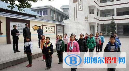 巴中市信息技術學校招生辦聯(lián)系電話