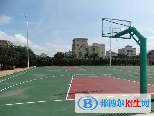 四川省甘孜衛(wèi)生學(xué)校招生辦聯(lián)系電話