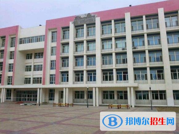 新疆巴音郭楞蒙古自治州衛(wèi)生學(xué)校2018年報名條件、招生對象