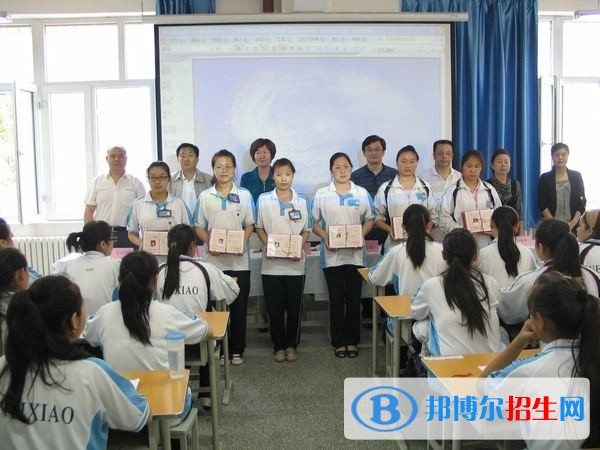 新疆石河子衛(wèi)生學(xué)校2018年報(bào)名條件、招生對象