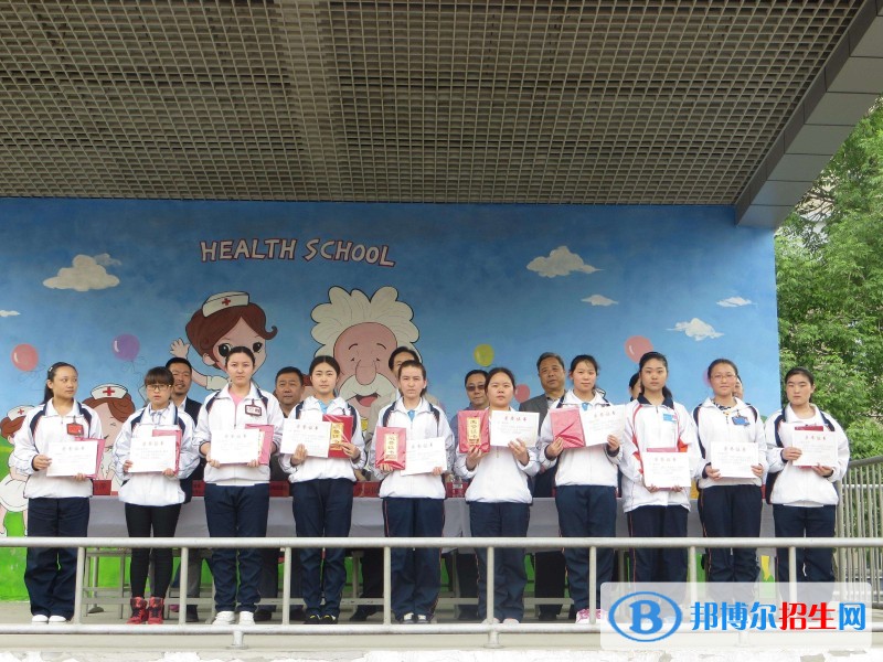 新疆石河子衛(wèi)生學(xué)校招生辦聯(lián)系電話