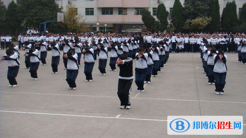 畢節(jié)市衛(wèi)生學(xué)校2018年報名條件、招生對象