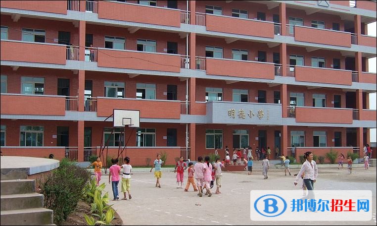 瀘州長江職業(yè)學(xué)校2018年報(bào)名條件、招生對(duì)象