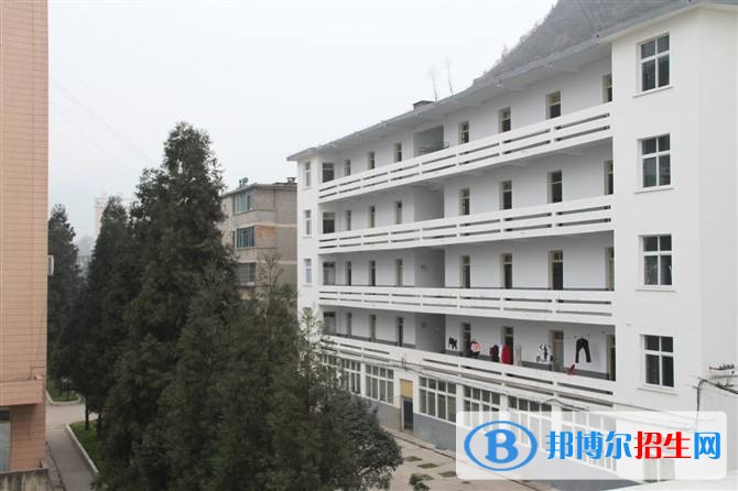六盤水市民族職業(yè)技術(shù)學(xué)校2018年報(bào)名條件、招生對(duì)象