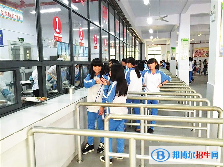 萬源職業(yè)高級中學食堂