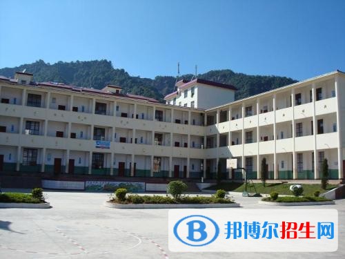 祿勸職業(yè)高級(jí)中學(xué)2018年報(bào)名條件、招生對象