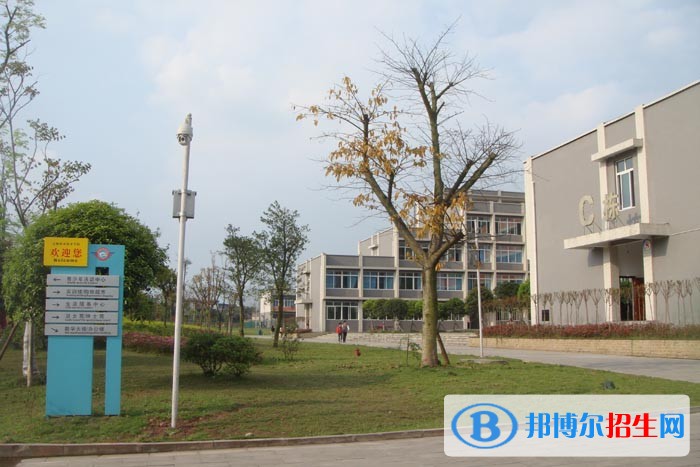 富順縣福源灝職業(yè)中學(xué)2018年報(bào)名條件、招生對象