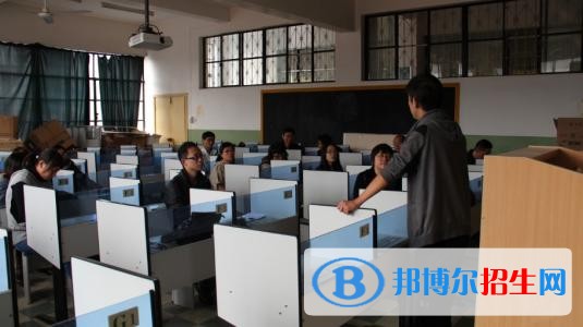 富順縣第二高級職業(yè)中學(xué)2018年報(bào)名條件、招生對象