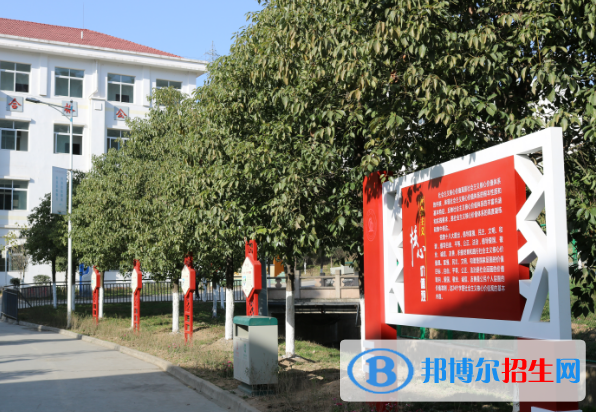 劍閣職業(yè)高級中學招生辦聯(lián)系電話