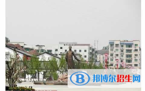 蓬安縣巨龍職業(yè)中學(xué)2018年報(bào)名條件、招生對(duì)象