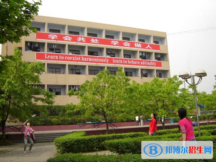 四川廣播電視中等專業(yè)學校2018年報名條件、招生對象